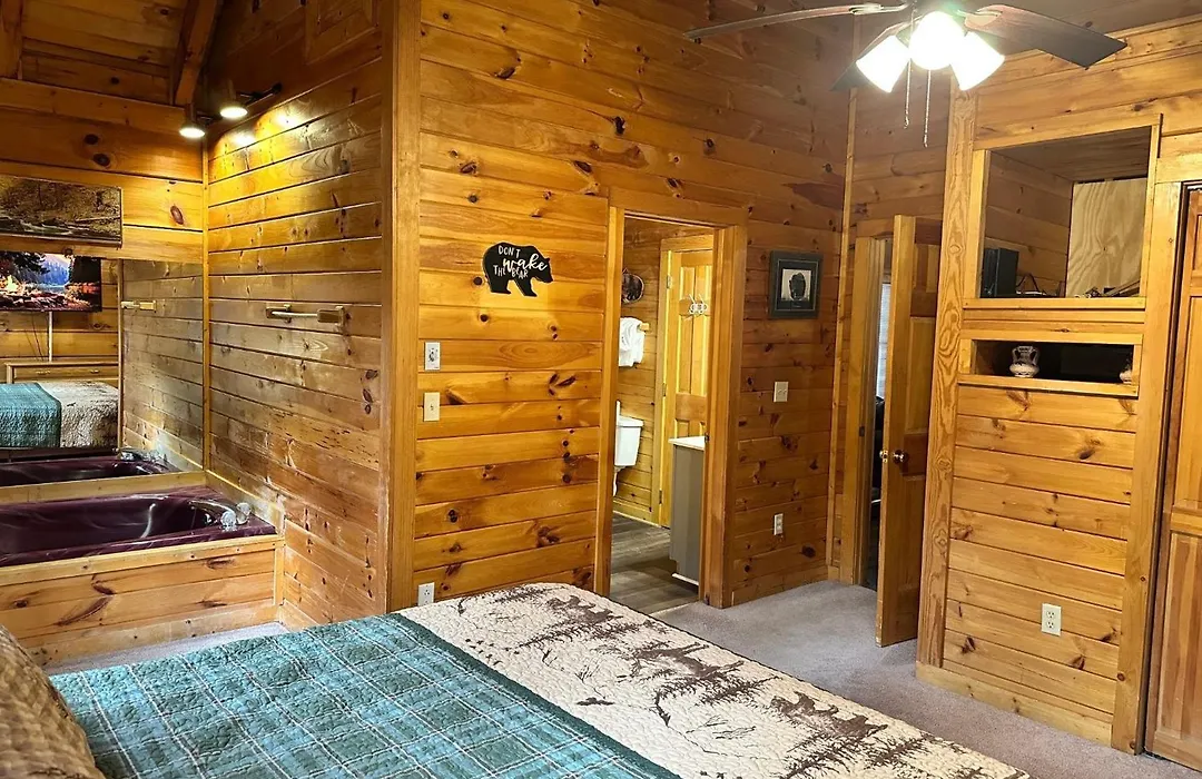 Er57 - Bear Haven - Great Location! Close To All The Action! Cabin-1